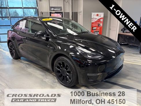 Used 2023 Tesla Model Y Long Range AWD/4WD image 1