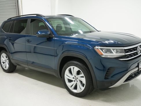 Used 2021 Volkswagen Atlas SE w/ Panoramic Sunroof Package image 3