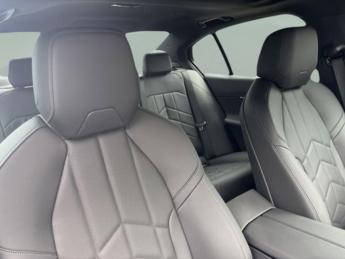 Used 2025 BMW i5 eDrive40i w/ Premium Package image 24