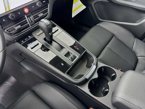 New 2026 Porsche Macan AWD/4WD image 21