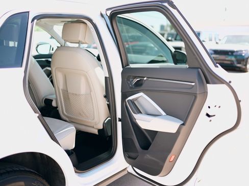 Used 2023 Audi Q3 2.0T Premium image 17