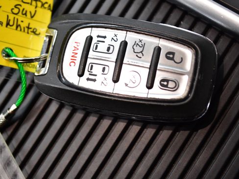 Used 2024 Chrysler Pacifica Touring-L FWD image 35