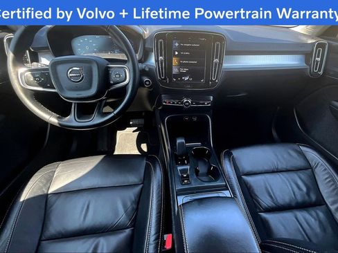 Used 2022 Volvo XC40 T5 Momentum image 19