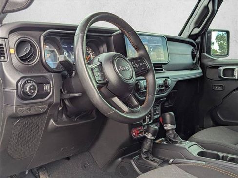 Used 2024 Jeep Gladiator Mojave w/ Technology Group AWD/4WD image 9