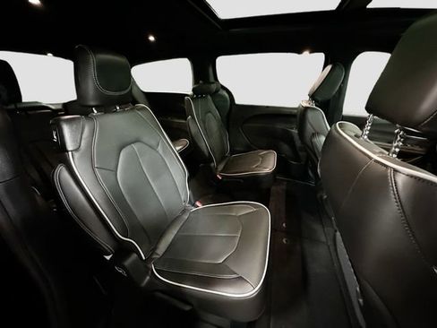 New 2026 Chrysler Pacifica Limited image 31