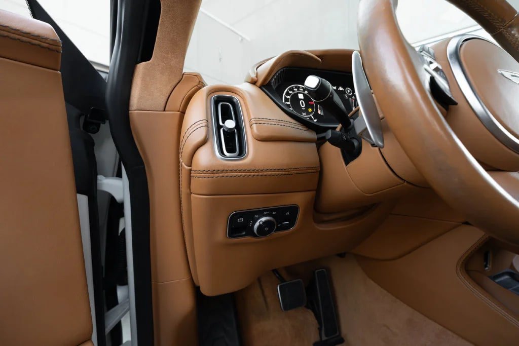Used 2022 Aston Martin DBX AWD/4WD image 33
