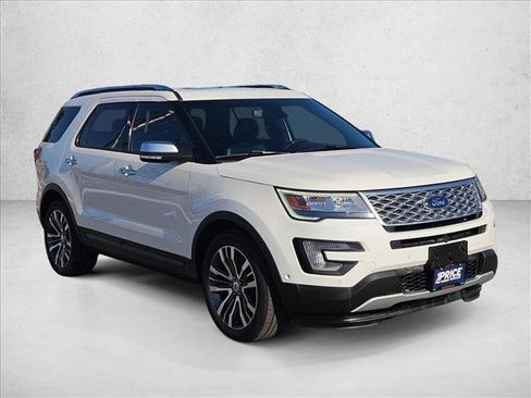 Used 2017 Ford Explorer Platinum AWD/4WD image 3