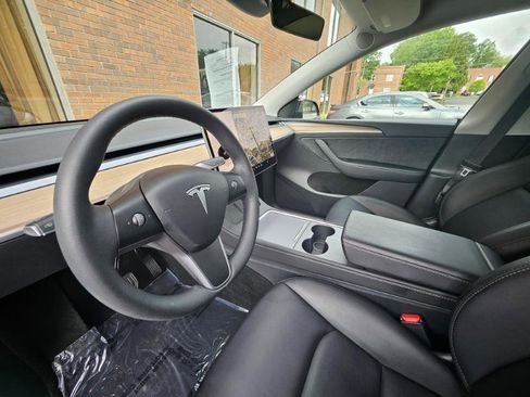 Used 2023 Tesla Model Y Long Range AWD/4WD image 38