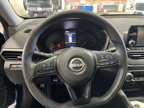 Used 2023 Nissan Altima 2.5 S FWD image 12