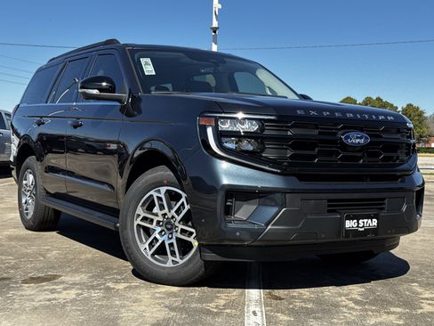 New 2026 Ford Expedition Active image 2