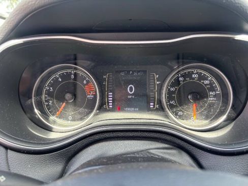 Used 2020 Jeep Cherokee Latitude Plus w/ Comfort/Convenience Group FWD image 16