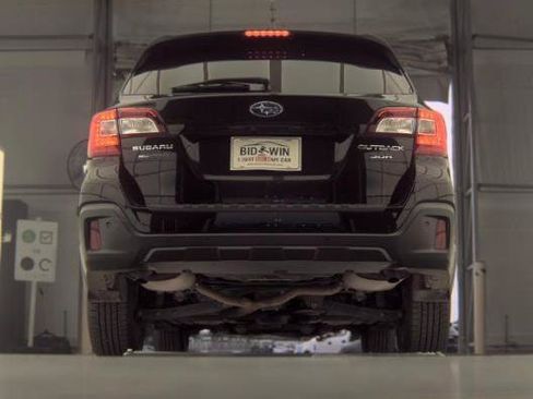 Used 2018 Subaru Outback 3.6R Touring AWD/4WD image 6