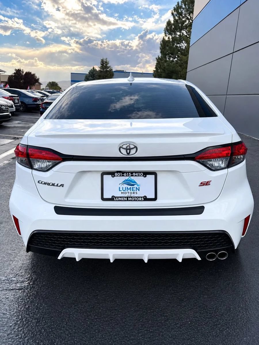 Used 2022 Toyota Corolla SE w/ SE Premium Package FWD image 6