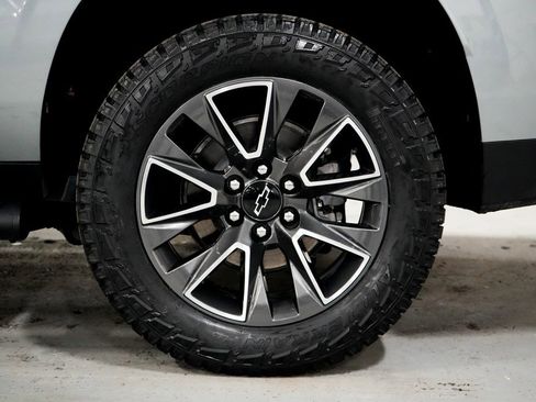 Used 2023 Chevrolet Suburban Z71 image 26