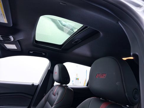 Used 2024 Chevrolet Trax RS w/ Sunroof Package FWD image 5
