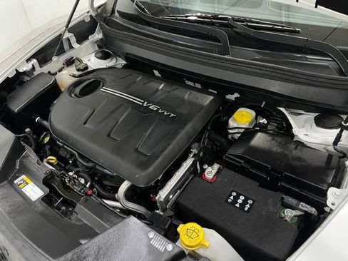 Used 2018 Jeep Cherokee Limited w/ Technology Group image 29