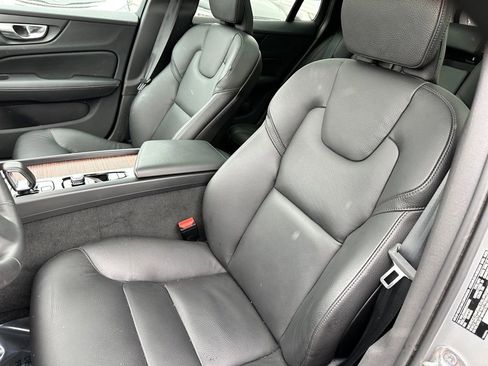 Used 2025 Volvo V60 B5 Cross Country Plus image 16