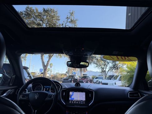 Used 2017 Maserati Ghibli image 18