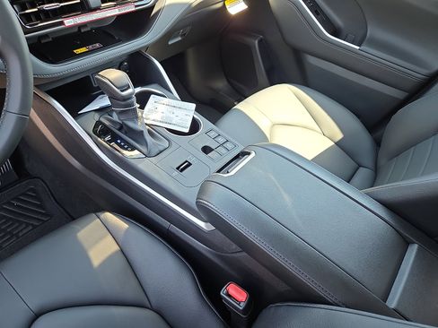 New 2026 Toyota Highlander XLE AWD/4WD image 15