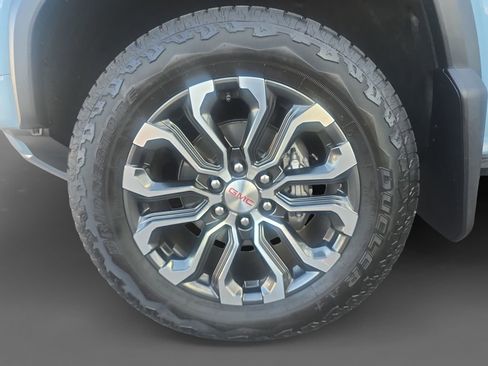 Used 2025 GMC Canyon Denali image 15