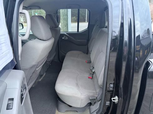 Used 2016 Nissan Frontier SV image 13