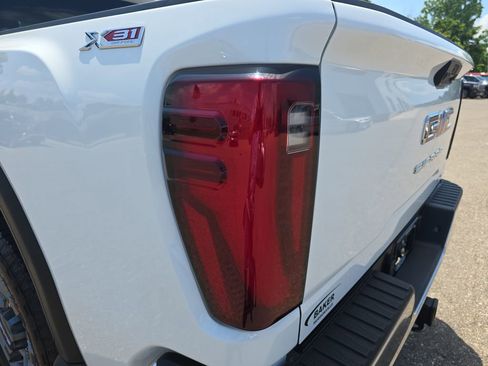 Used 2026 GMC Sierra 2500 SLT AWD/4WD image 38