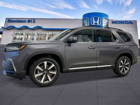 New 2025 Honda Pilot Touring image 2