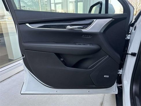 Certified 2022 Cadillac XT5 Premium Luxury image 17