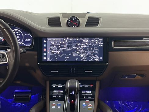 Used 2023 Porsche Cayenne S Platinum image 19