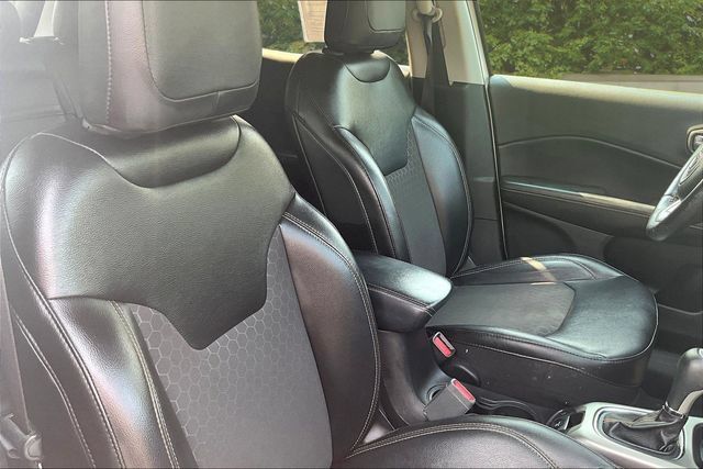 Used 2019 Jeep Compass Latitude w/ Cold Weather Group AWD/4WD image 28