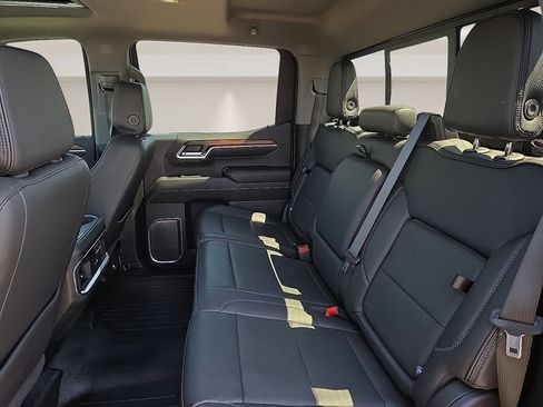 Used 2024 GMC Sierra 1500 Denali w/ Technology Package AWD/4WD image 12