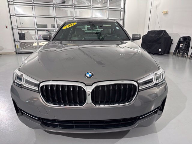 Used 2021 BMW 530i xDrive w/ Premium Package AWD/4WD image 2
