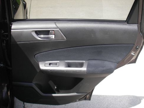 Used 2013 Subaru Forester 2.5X Limited AWD/4WD image 30
