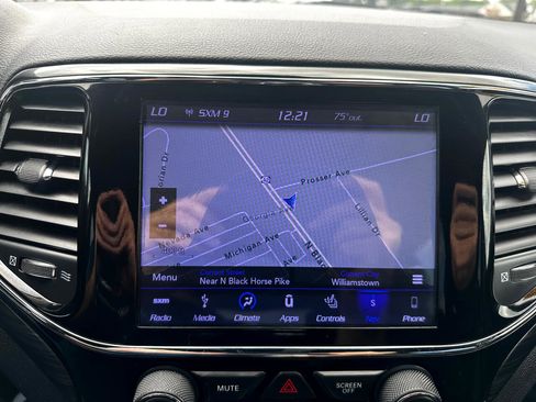 Used 2019 Jeep Grand Cherokee Laredo image 12