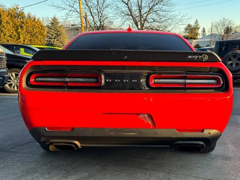 Used 2016 Dodge Challenger SRT Hellcat RWD image 3