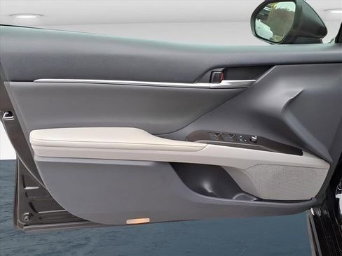 Used 2022 Toyota Camry XSE w/ Navigation Package image 27