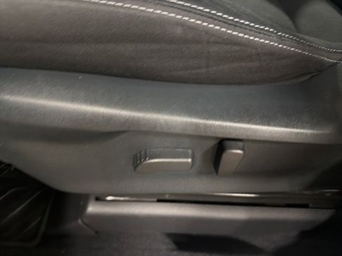 Used 2023 Subaru Ascent Premium w/ Convenience Package image 24