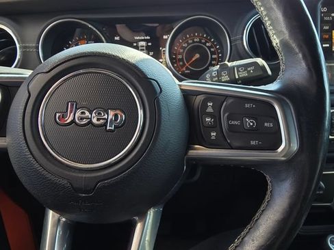 Used 2019 Jeep Wrangler Unlimited Sahara w/ Dual Top Group AWD/4WD image 15