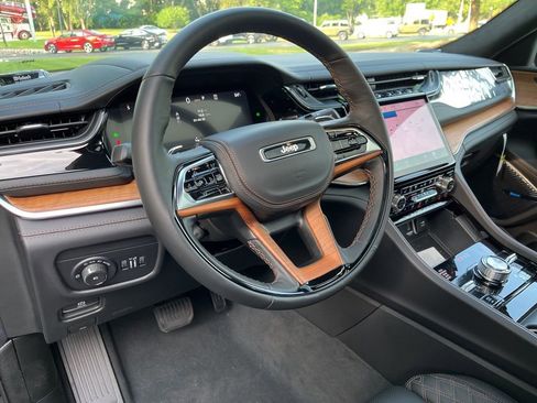 New 2025 Jeep Grand Cherokee L Summit image 32