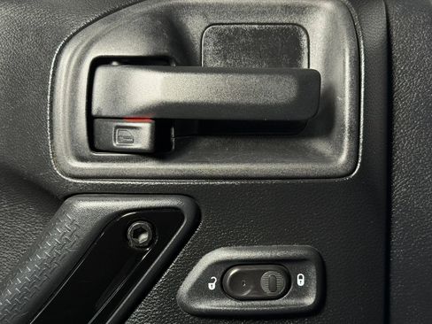 Used 2015 Jeep Wrangler Unlimited Sahara AWD/4WD image 13