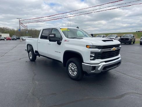 Used 2024 Chevrolet Silverado 2500 LT w/ Convenience Package AWD/4WD image 8