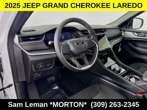 New 2025 Jeep Grand Cherokee Laredo image 9