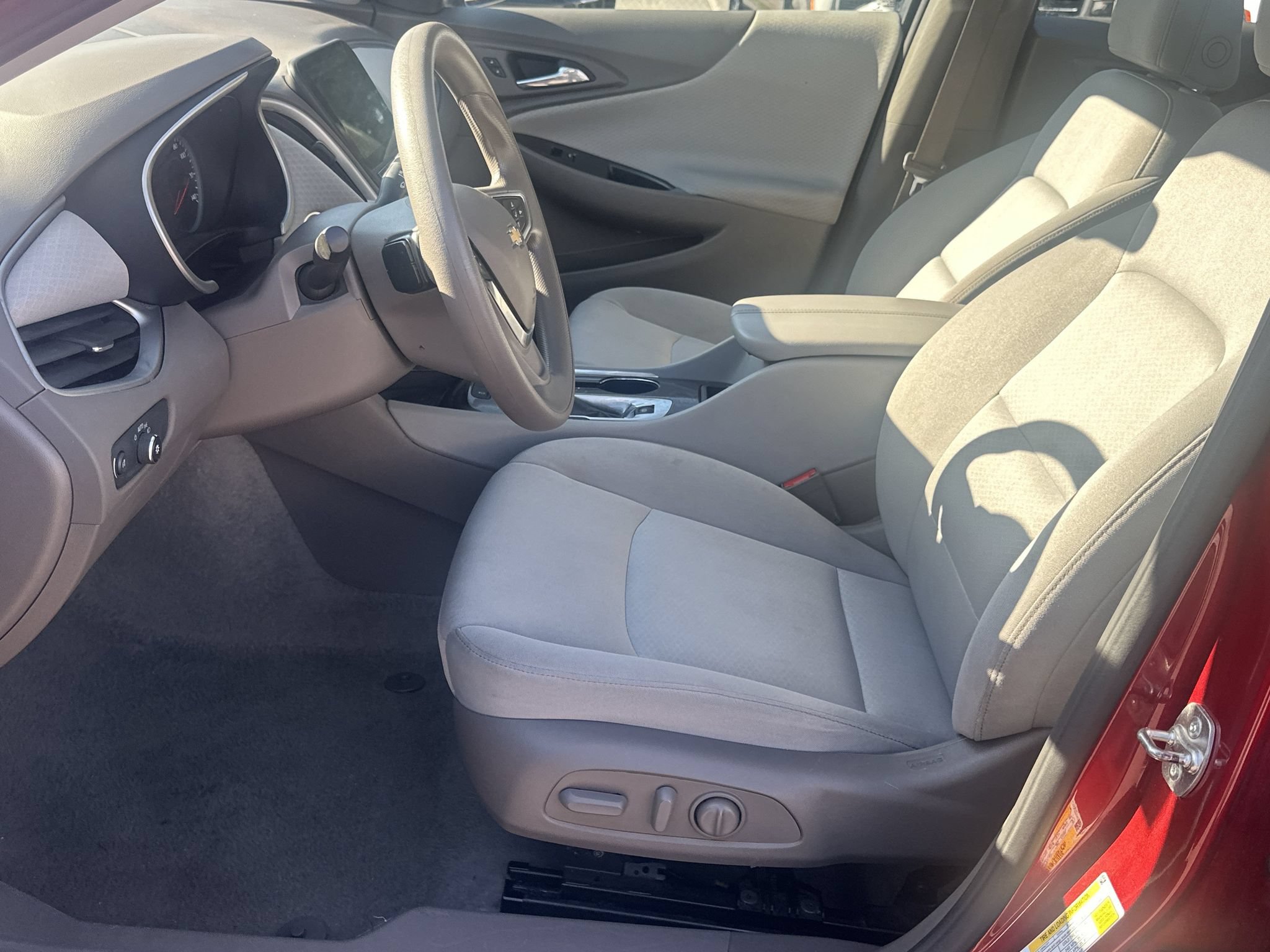 Used 2025 Chevrolet Malibu LT FWD image 9