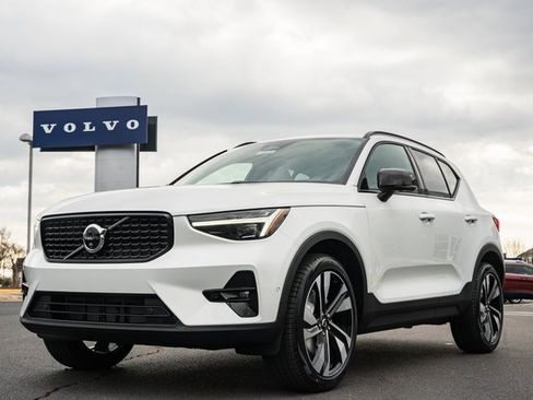 New 2026 Volvo XC40 B5 Ultra w/ Protection Package Premier image 3