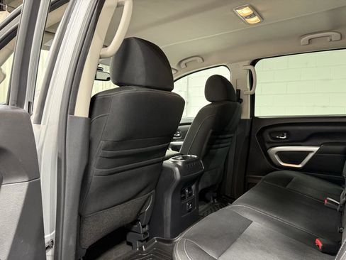 Used 2018 Nissan Titan SV w/ SV Convenience Package image 16