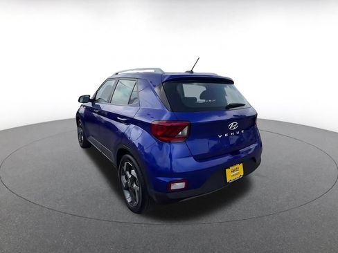Used 2025 Hyundai Venue SEL FWD image 11