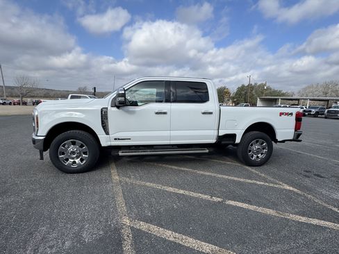 Used 2025 Ford F250 Lariat w/ Chrome Package image 5