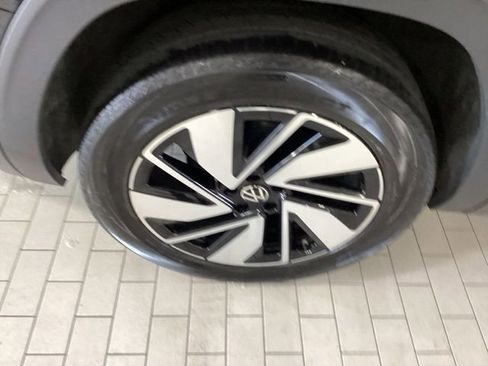 Used 2025 Volkswagen Atlas SE AWD/4WD image 24