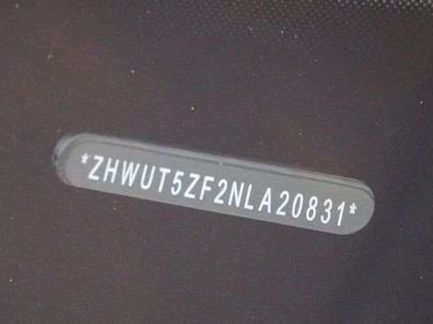 Used 2022 Lamborghini Huracan EVO image 31