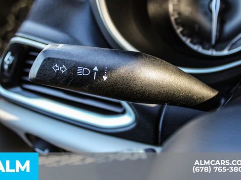 Used 2023 Chrysler Pacifica Touring-L image 32